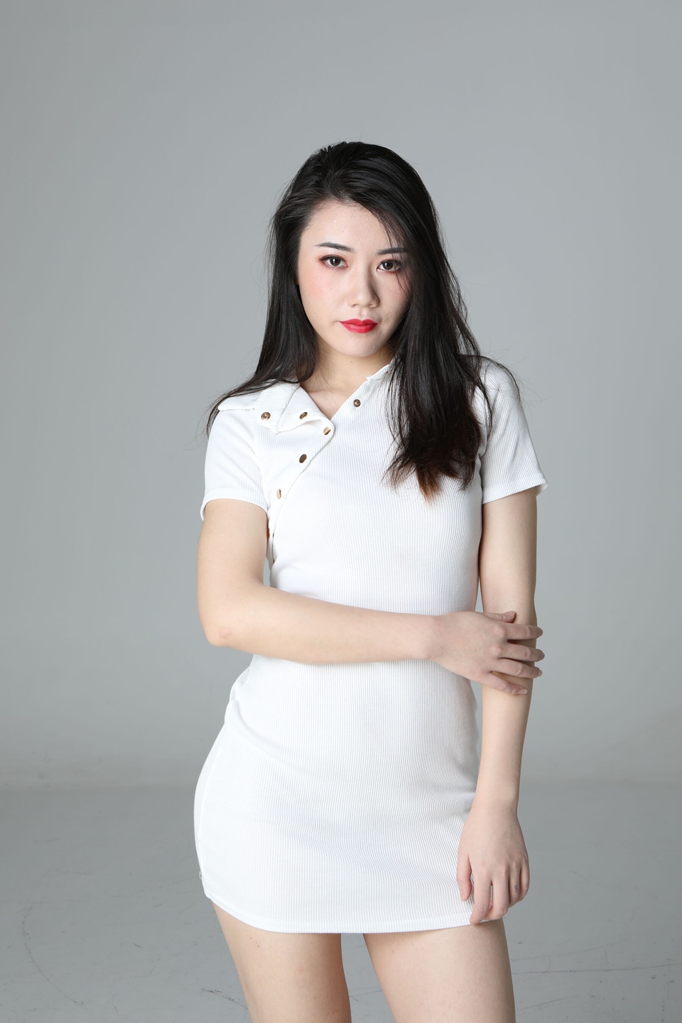 行色国模美娜大尺度人体私拍套图 神秘的旗袍美人