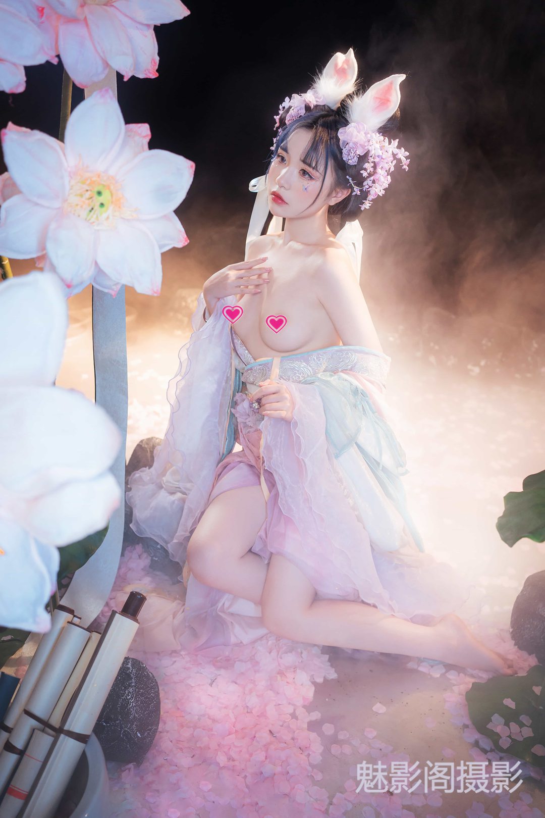 爆机少女喵小吉·绮怀 古风写真:微醺仙姿映荷塘,零界异世猎魔录,私藏绝美Cosplay艺术集