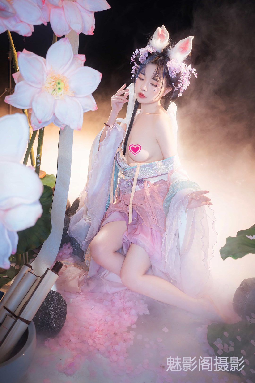 爆机少女喵小吉·绮怀 古风写真:微醺仙姿映荷塘,零界异世猎魔录,私藏绝美Cosplay艺术集