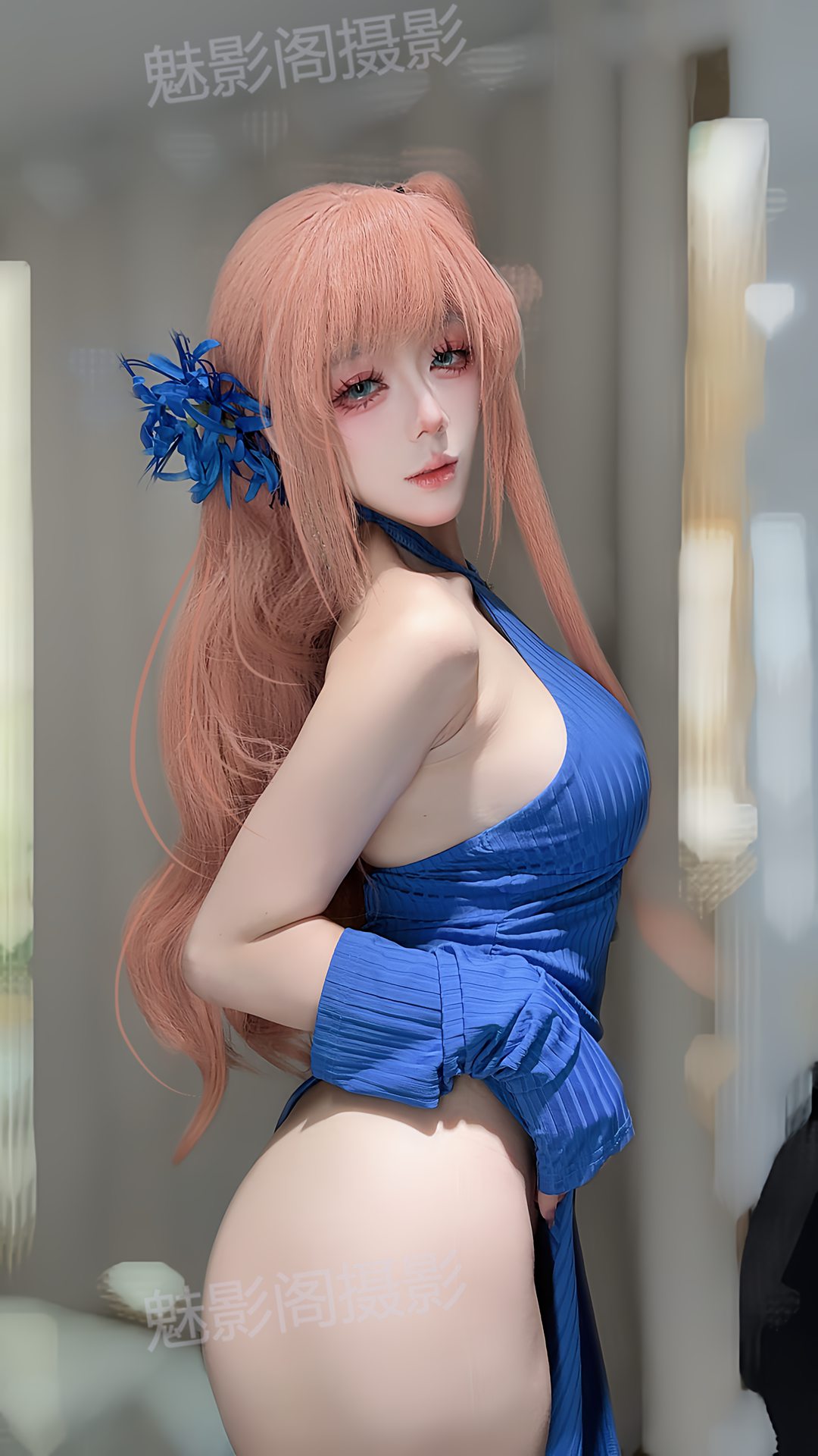 国模九言「惑」系列Cosplay写真：粉橙马尾 镂空绑带，解锁冷艳掌控感