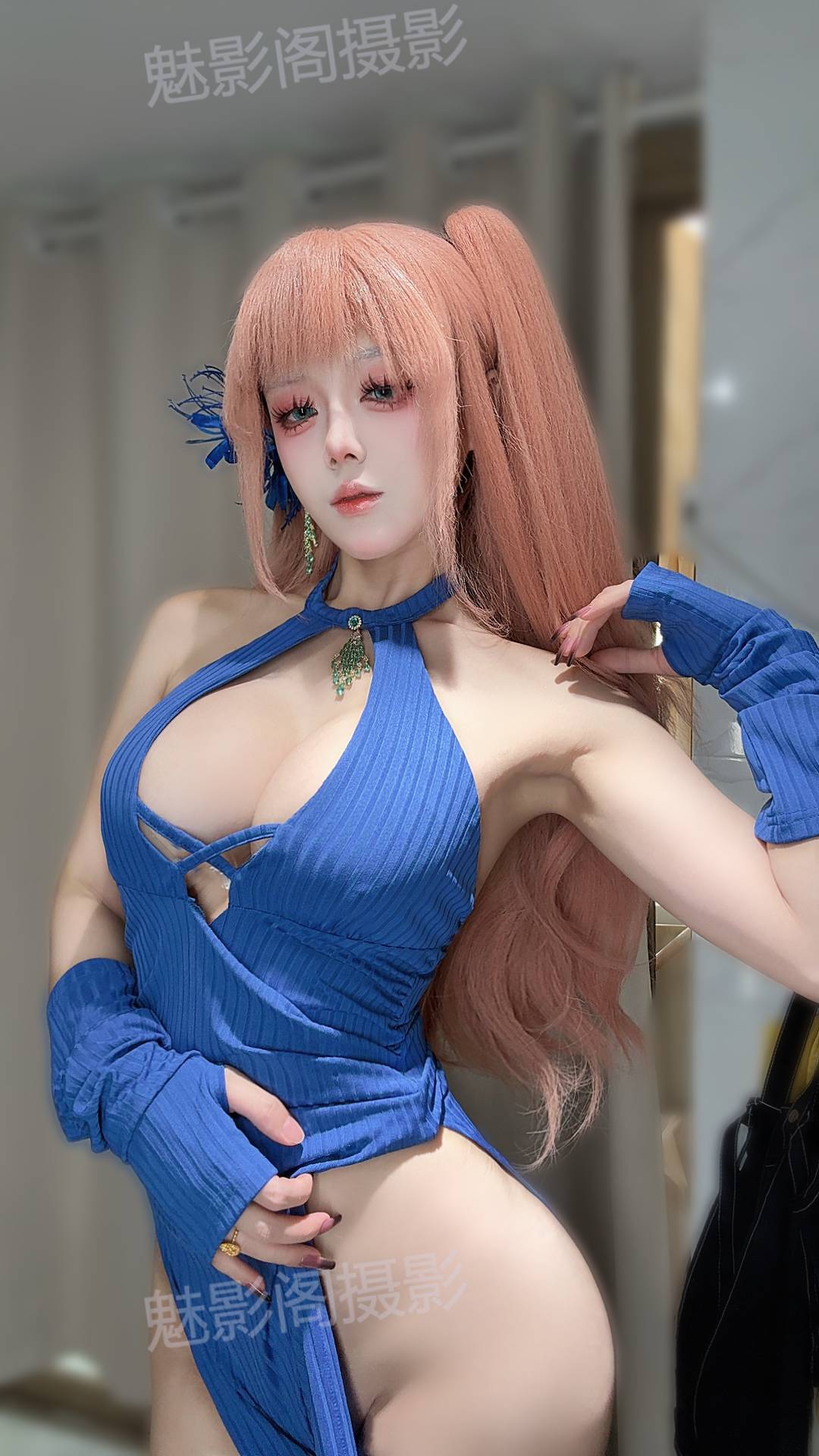 国模九言「惑」系列Cosplay写真：粉橙马尾 镂空绑带，解锁冷艳掌控感