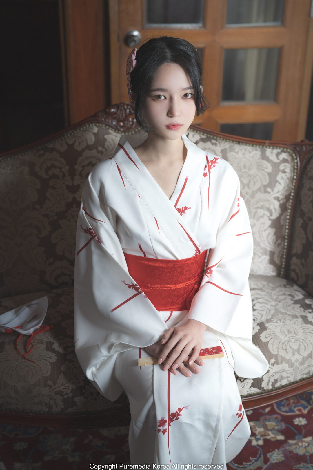 Pure Media Vol.163 Yeha：白色和服 红色腰带，复古沙发上的东方古典美人写真